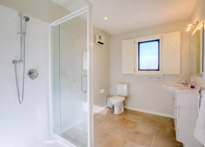 Warm And Spacious 2 Bedroom, Downstairs Wanaka