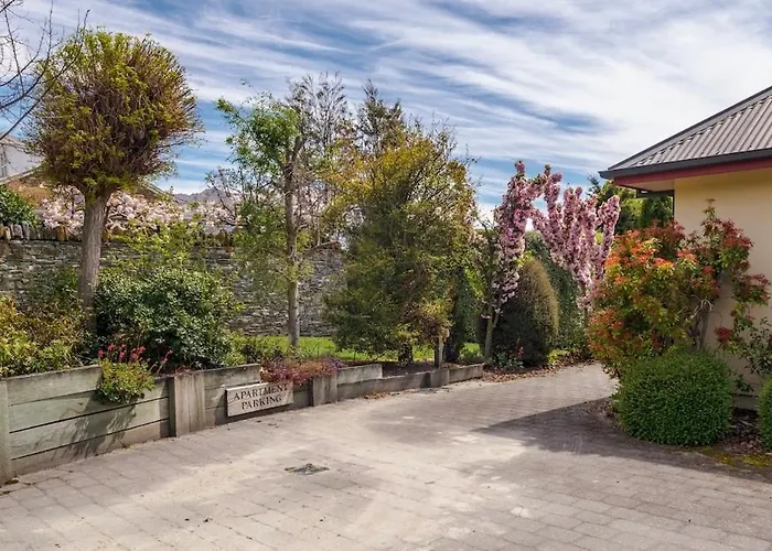 Warm And Spacious 2 Bedroom, Downstairs *